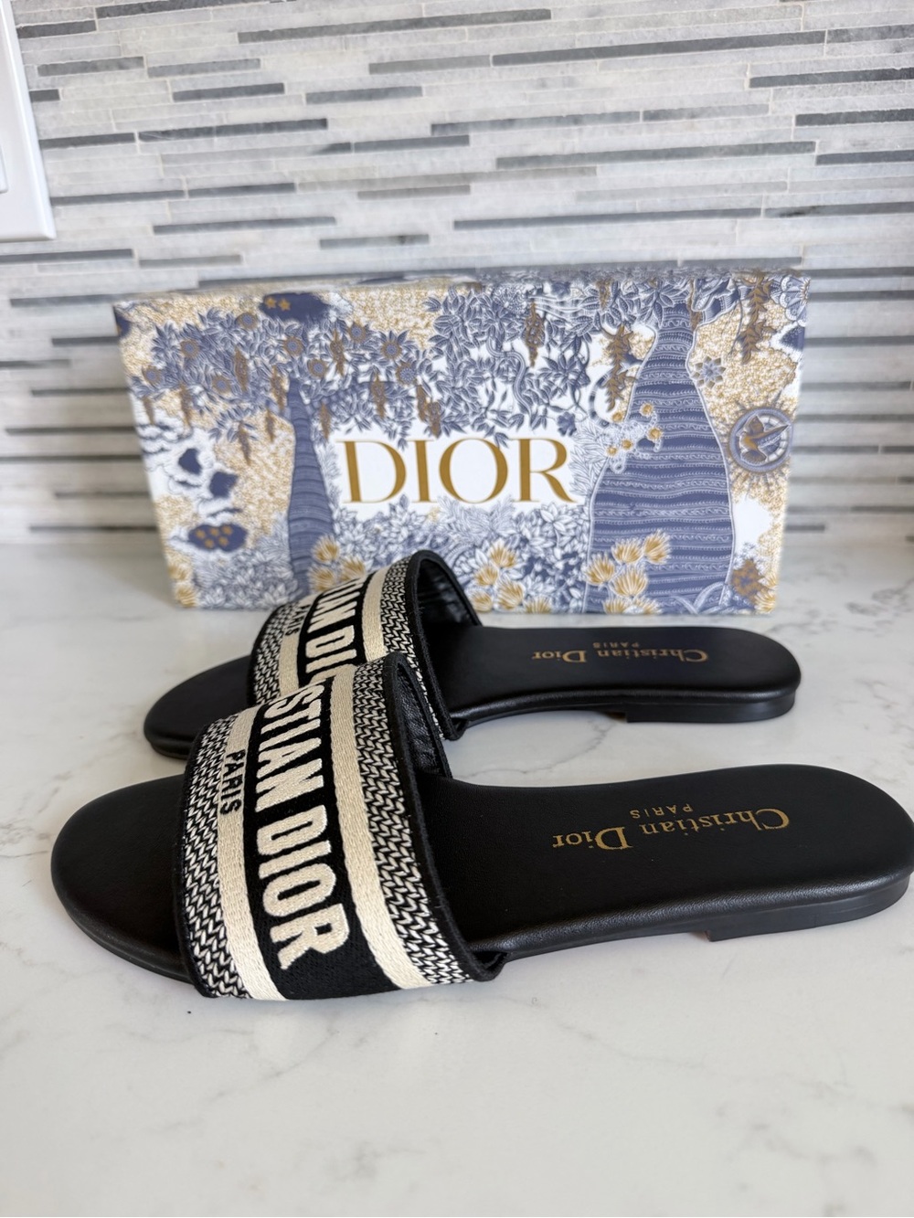 Dior Black and White Embroidered Logo Slide Sandals size 7 - Picture 8 of 9